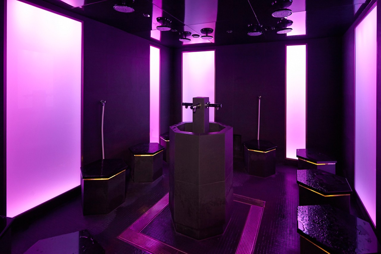 Mineral Steam Bath with podium seats and a central water fountain.